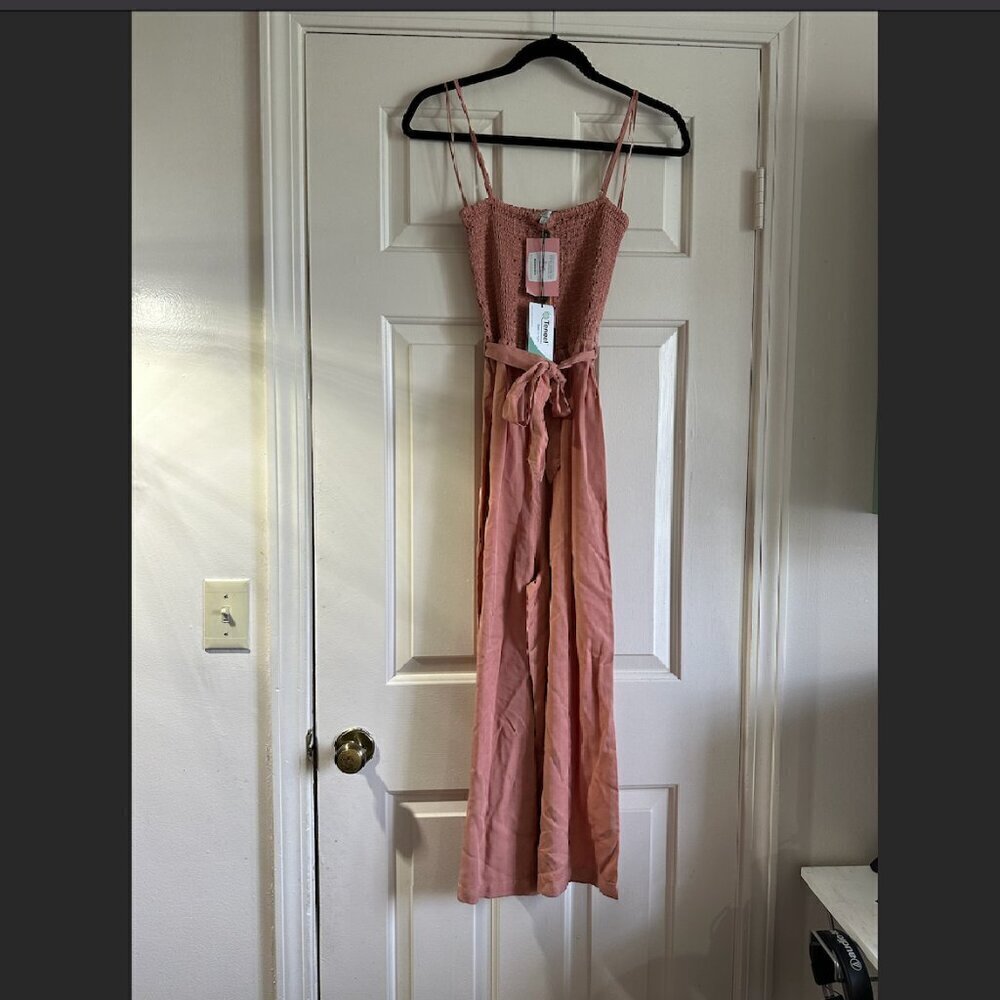 Blush Sleeveless Smocked Linen Jumpsuit - Valentine's Day Gift - Picture 13 of 15